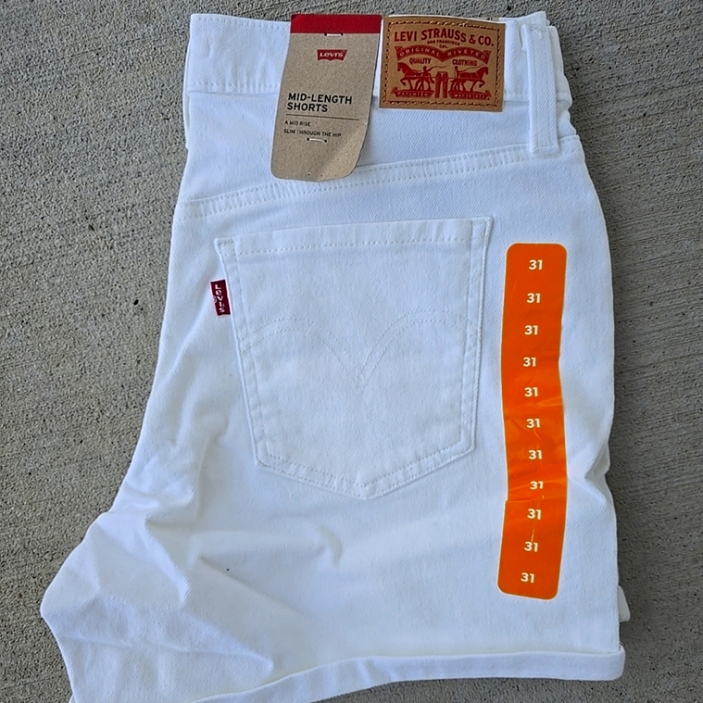 NWT Womens LEVI Shorts 31
